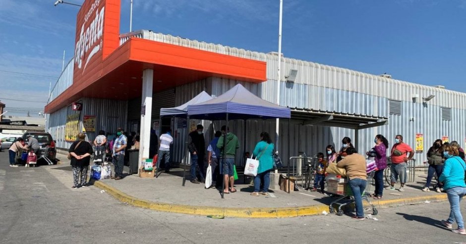 Muchas personas han acudido a abastarse y realizar trámites en la previa a una nueva cuarentena total. (Fotos: Diarios en Red)